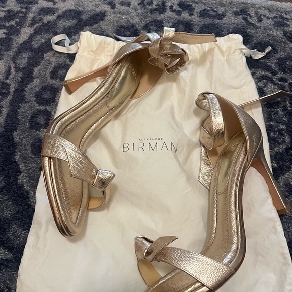 Alexandre Birman Gold Bow Clarita Heels, Size 39 - Picture 3 of 13